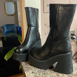 Black boots size